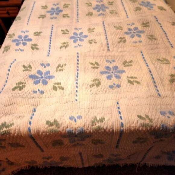 Vintage Chenille Blue Floral Squares Repeating w Fringed Ends 100"x74" Bedspread - Picture 1 of 7